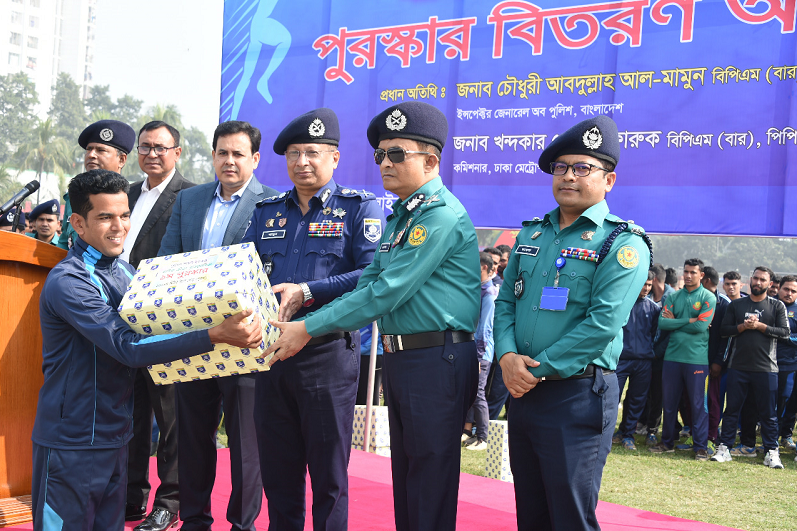 পুলিশের বার্ষিক ক্রীড়া প্রতিযোগিতার পুরস্কার বিতরণ