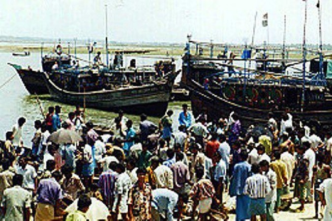 বঙ্গোপসাগরে জলদস্যুদের হামলায় ৯ জেলে আহত