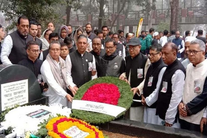 ভাষা শহীদদের কবরে শ্রদ্ধা জানিয়েছে আওয়ামী লীগ