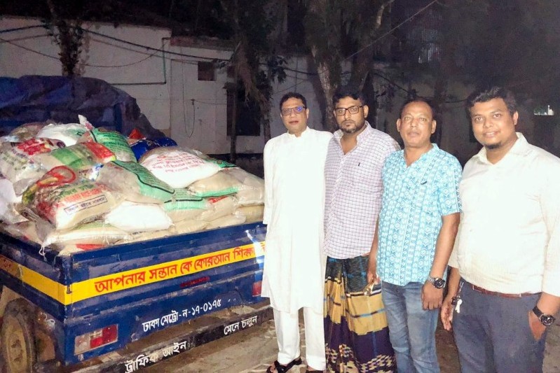 কালীগঞ্জে অসহায়দের ইফতার ঈদ উপহার প্রদান