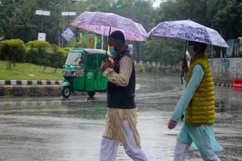 ঈদের বৃষ্টিতে শীতল ঢাকা