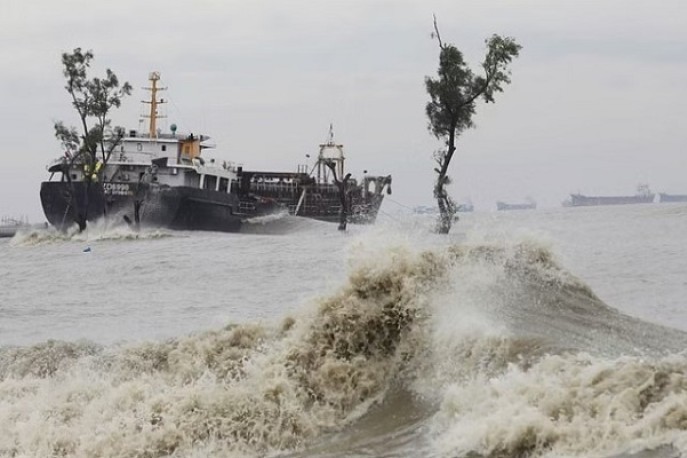 উপকূলীয় এলাকায় ১০-২০ ফুট উচ্চতার জলোচ্ছ্বাসের আশঙ্কা