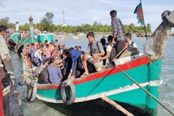 আসছে মোখা সেন্টমার্টিন ছাড়তে শুরু করেছে মানুষ