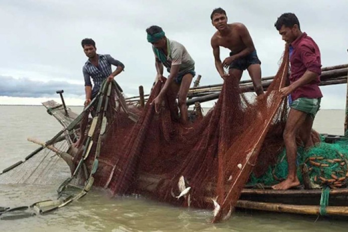 ৬৫ দিন মাছ ধরা নিষিদ্ধ