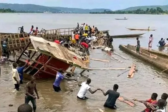 মধ্য আফ্রিকায় নৌকাডুবিতে ৫৮ জনের মৃত্যু