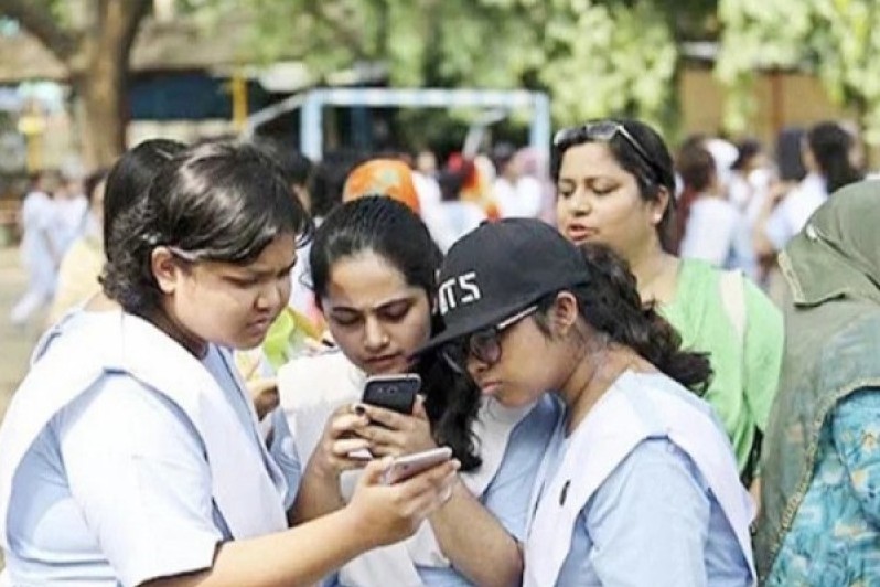 এসএসসিতে পাসের হার ৮৩ দশমিক ৪