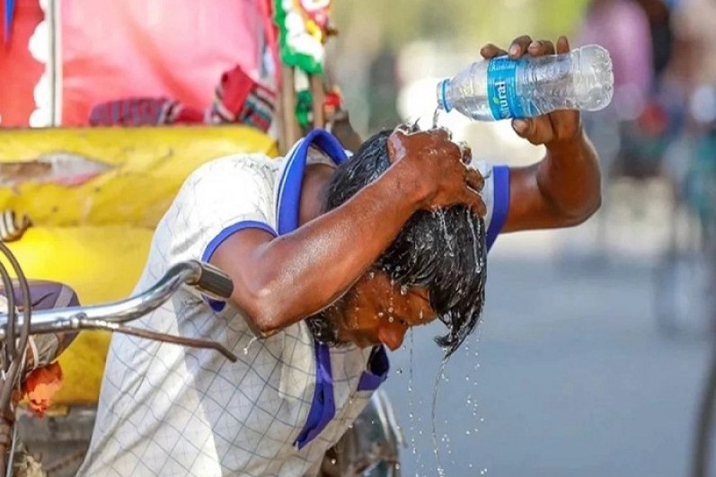 আবারও ৪৮ ঘণ্টার হিট অ্যালার্ট