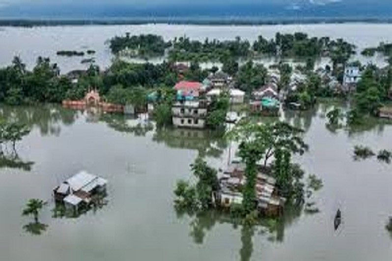 নেপালে  হঠাৎ  বন্যা : নিহত ১৪