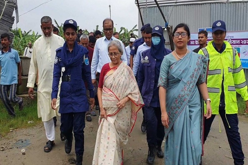 দাম বেশি হওয়ায় মানুষ ইলিশ খেতে পারে না এটা বড় অন্যায় :  মৎস্য উপদেষ্টা