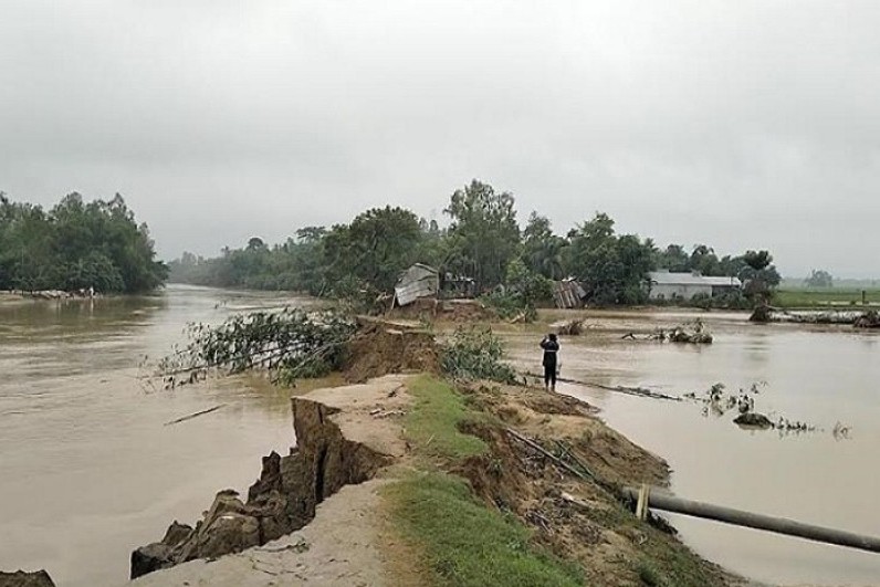 শেরপুরে বন্যায় ৪ মৃত্যু নৌযানের অভাবে উদ্ধার কাজ ব্যাহত