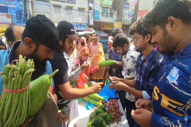 কুমিল্লায় ন্যায্যমূল্যে পণ্য বিক্রি