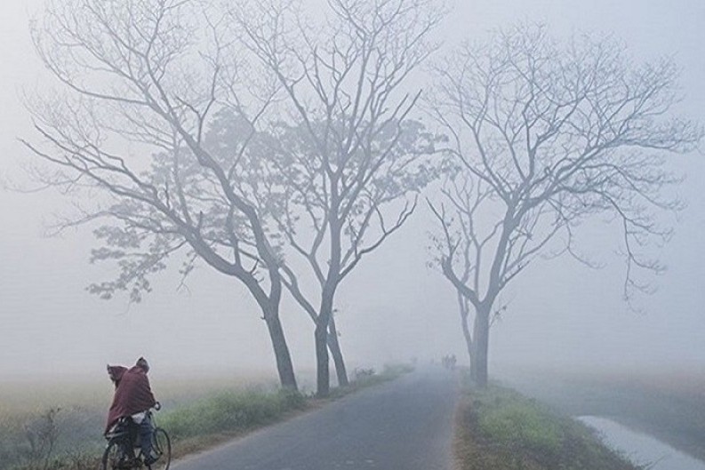 তীব্র শীতে কাঁপছে তেঁতুলিয়া