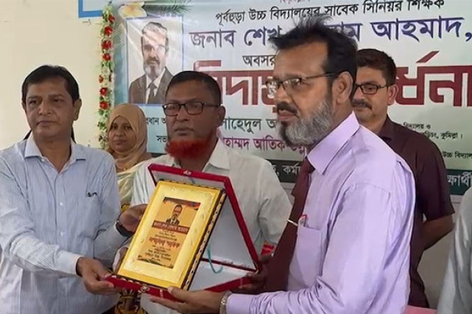 একজন গুণী শিক্ষকের বিদায়বেলায় যেন শুধুই কান্না