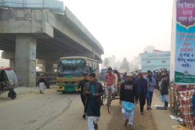 যানজট নেই গণপরিবহনে চড়ে ইজতেমা ময়দানে মুসল্লিরা