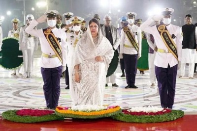 একুশের প্রথম প্রহরে ভাষা শহীদদের প্রতি স্পিকারের শ্রদ্ধা নিবেদন