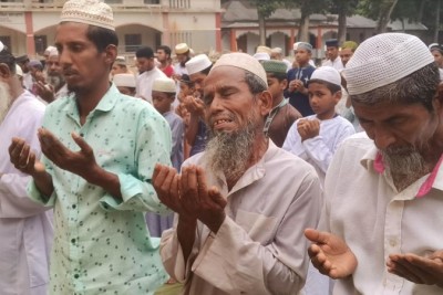 রাজবাড়ীতে বৃষ্টির জন্য ৫ শতাধিক মুসল্লিদের বিশেষ নামাজ আদায়