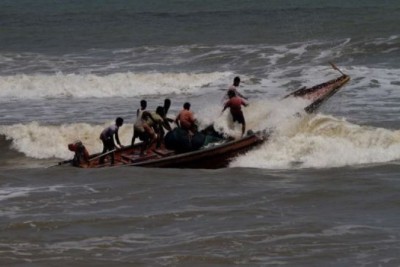 সমুদ্র বন্দরে ৩ নম্বর সতর্ক সংকেত