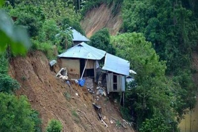 সব বিভাগে ভারী বর্ষণের আভাস ভূমিধসের আশঙ্কা