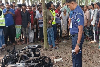 আলমডাঙ্গায় মোটরসাইকেলসহ ব্যবসায়ীকে পুড়িয়ে হত্যা