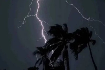 দেশের ১৪ অঞ্চলে রাত ১টার মধ্যে ৬০ কিমি বেগে ঝড়ের পুর্বাভাস