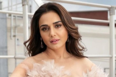 ৮ বছর পর অভিনয়ে প্রীতি জিনতা