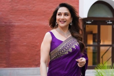 মাধুরী দীক্ষিত এবার সঞ্চালক