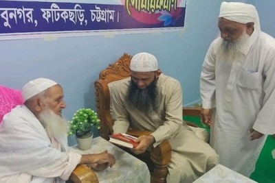 হেফাজতে ইসলামের আমিরের সঙ্গে ধর্ম প্রতিমন্ত্রীর সাক্ষাৎ