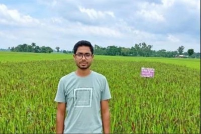 ভিয়েতনাম জাতের কালো ধান চাষে সফল এক যুবক