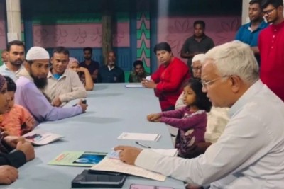 ছুটির দিনেও নিজ বাড়িতে রোগী দেখেন মন্ত্রী জাহিদ হোসেন