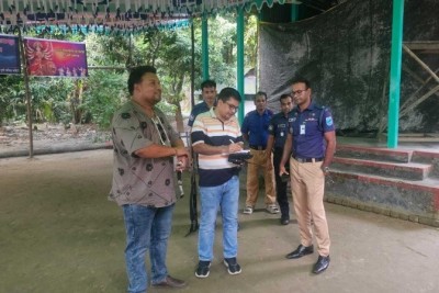 শ্রীনগরে  শারদীয়  দুর্গাপূজা উপলক্ষে  পূজা মন্ডপ পরিদর্শন করেন শ্রীনগর থানা পুলিশ